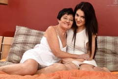 Bella Beretta - Ageless Lesbian Affair | Picture (28)
