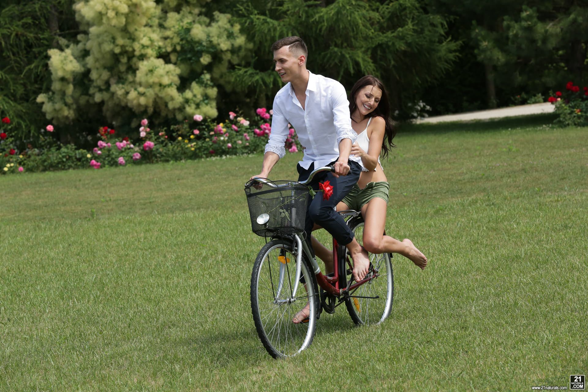 Chica en bicicleta