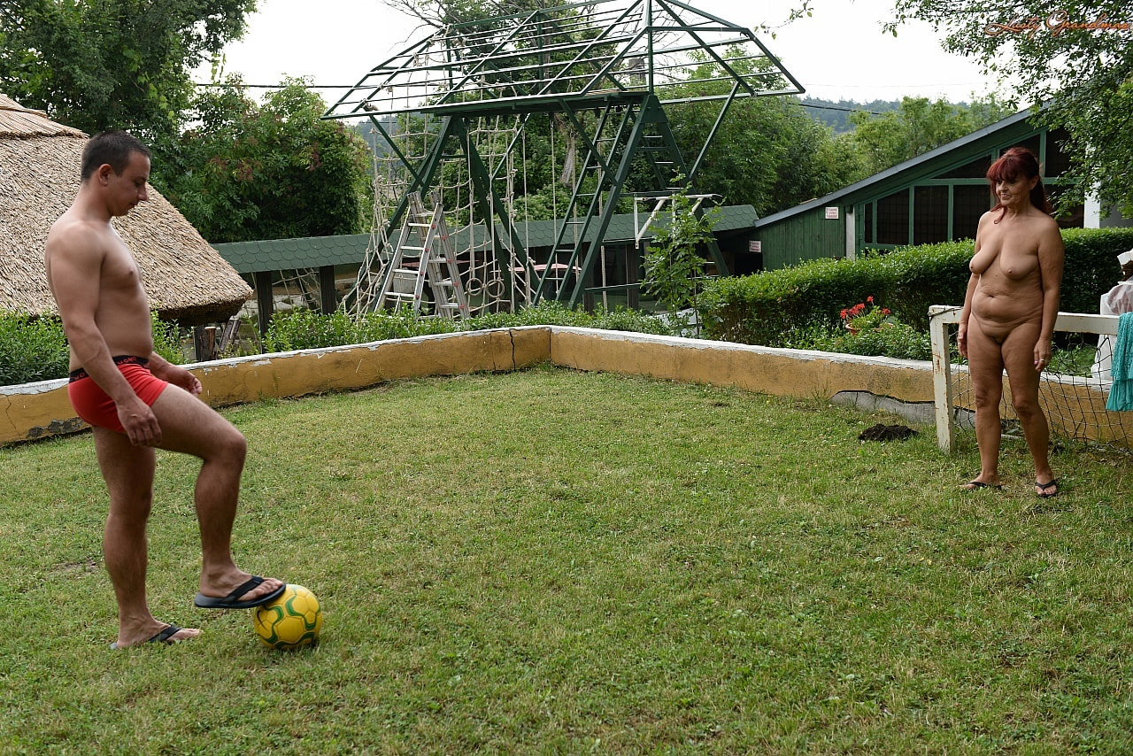 Fútbol desnudo